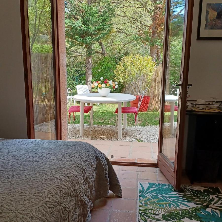 Suite Avec Jardin Entre Aix En Provence, Luberon Et Verdon Peyrolles-en-Provence Exterior photo